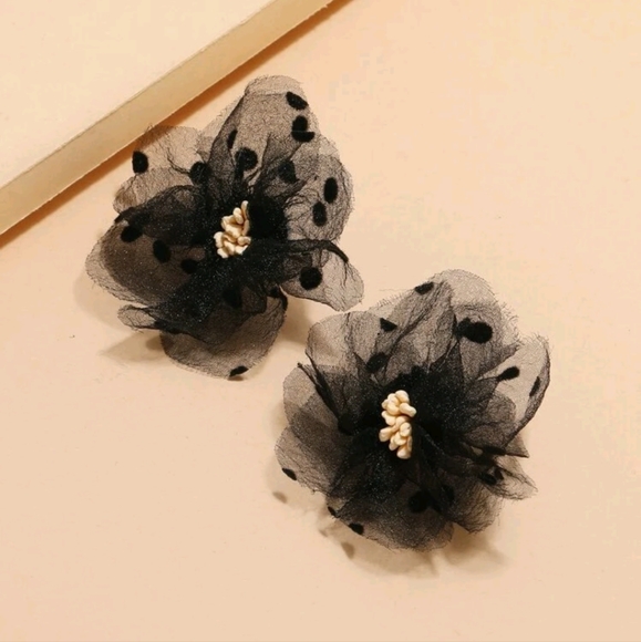 🌺 3 for $25 Polka Dot Mesh Flower Earrings - Picture 4 of 4